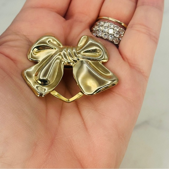 Vintage Ribbon Bow Scarf Ring Clip Gold Tone 1970s 1980s  1 7/8 x 1 1/4 Delicate - Picture 5 of 8